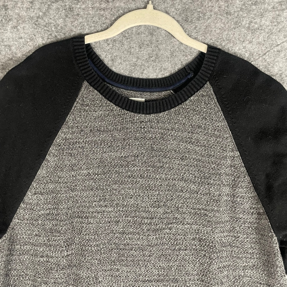 Gap Mens XL Colorblock Raglan Crewneck Sweater Gray Black Knit Cotton Pullover - Picture 2 of 7